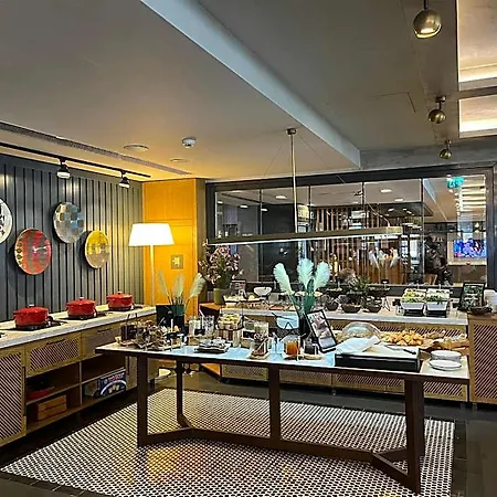 Park By Radisson Atasehir 4*