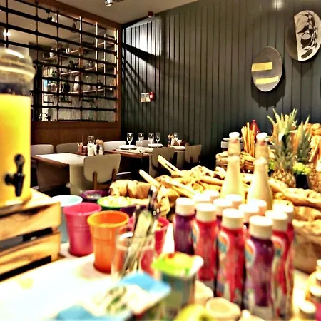 Park By Radisson Atasehir מלון