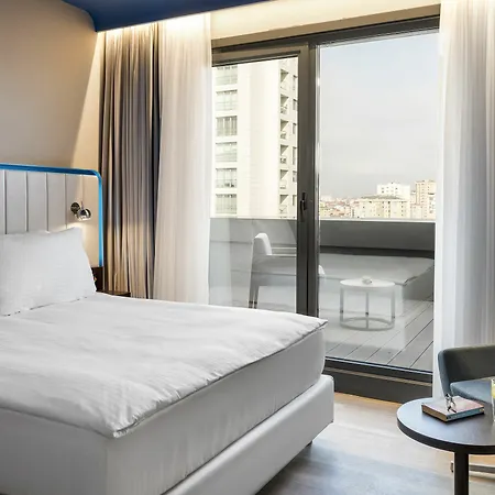 Park By Radisson Atasehir מלון